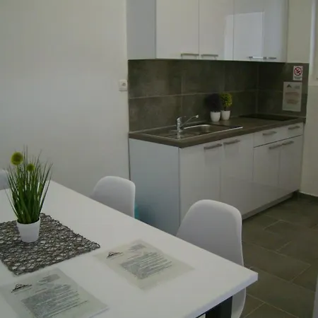 Konstruktivan Apartament