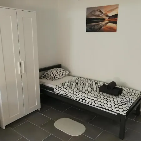 Konstruktivan Apartament *