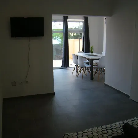 Konstruktivan Apartament