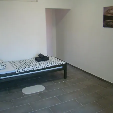 Konstruktivan Apartament *