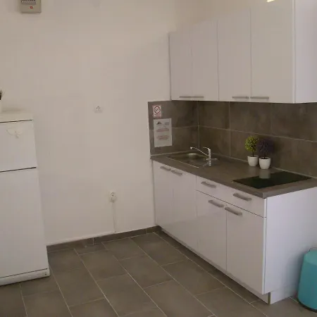 Konstruktivan Apartament *