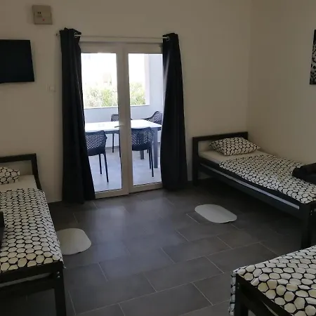Konstruktivan Apartament *