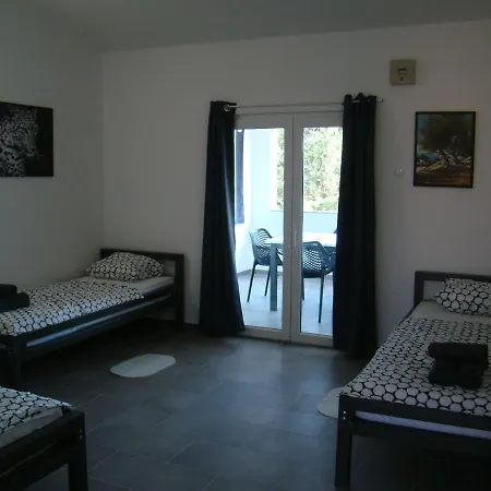 Konstruktivan Apartament *