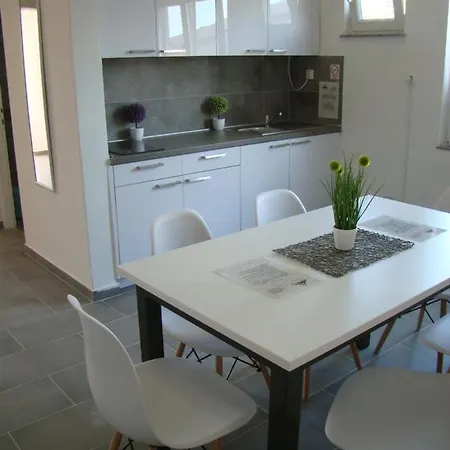 Konstruktivan Apartament