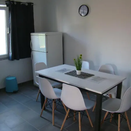 Konstruktivan Apartament