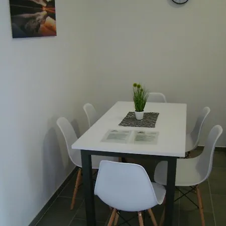 Konstruktivan Apartament