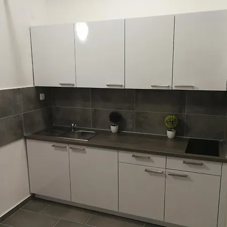 Konstruktivan Apartament *