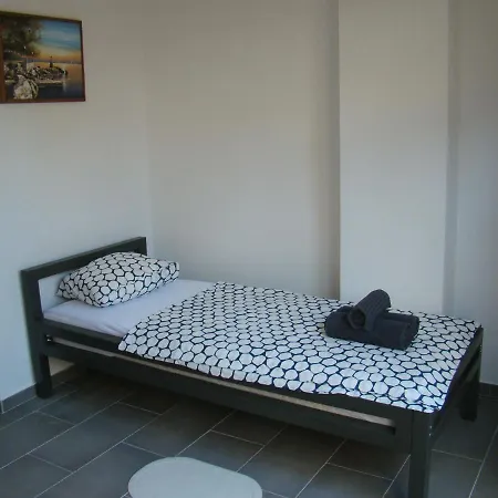 Konstruktivan Apartament *