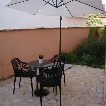 Apartament Konstruktivan *